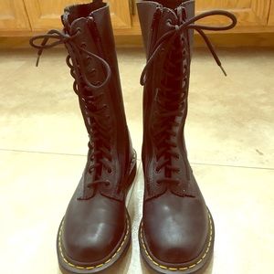 Black Leather 14 Eye Dr. Martens Lace Up Boots Sz7